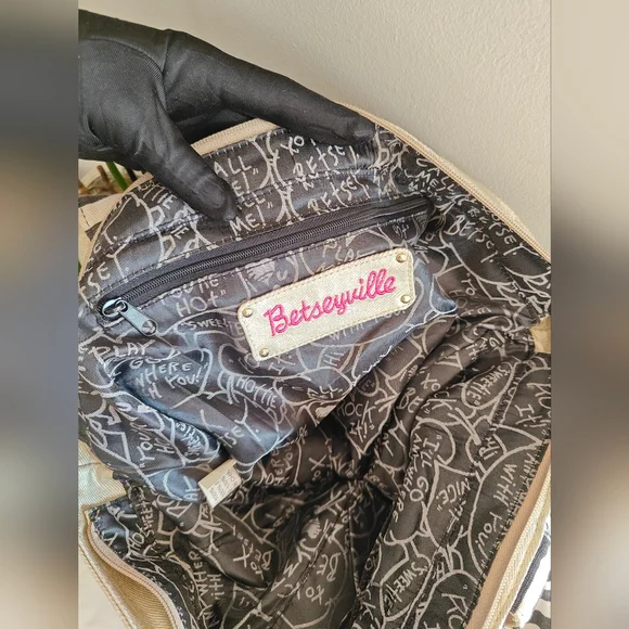 Betsey Johnson Rare Vintage "Bundle Up With Me" Gold Tote Bag | GUC - Picture 10 of 16